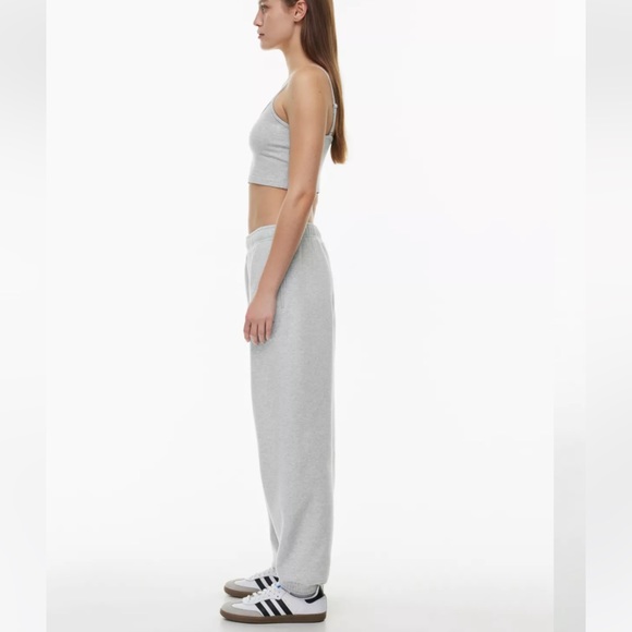 Aritzia TNA cozy fleece boyfriend joggers in grey - Picture 6 of 12
